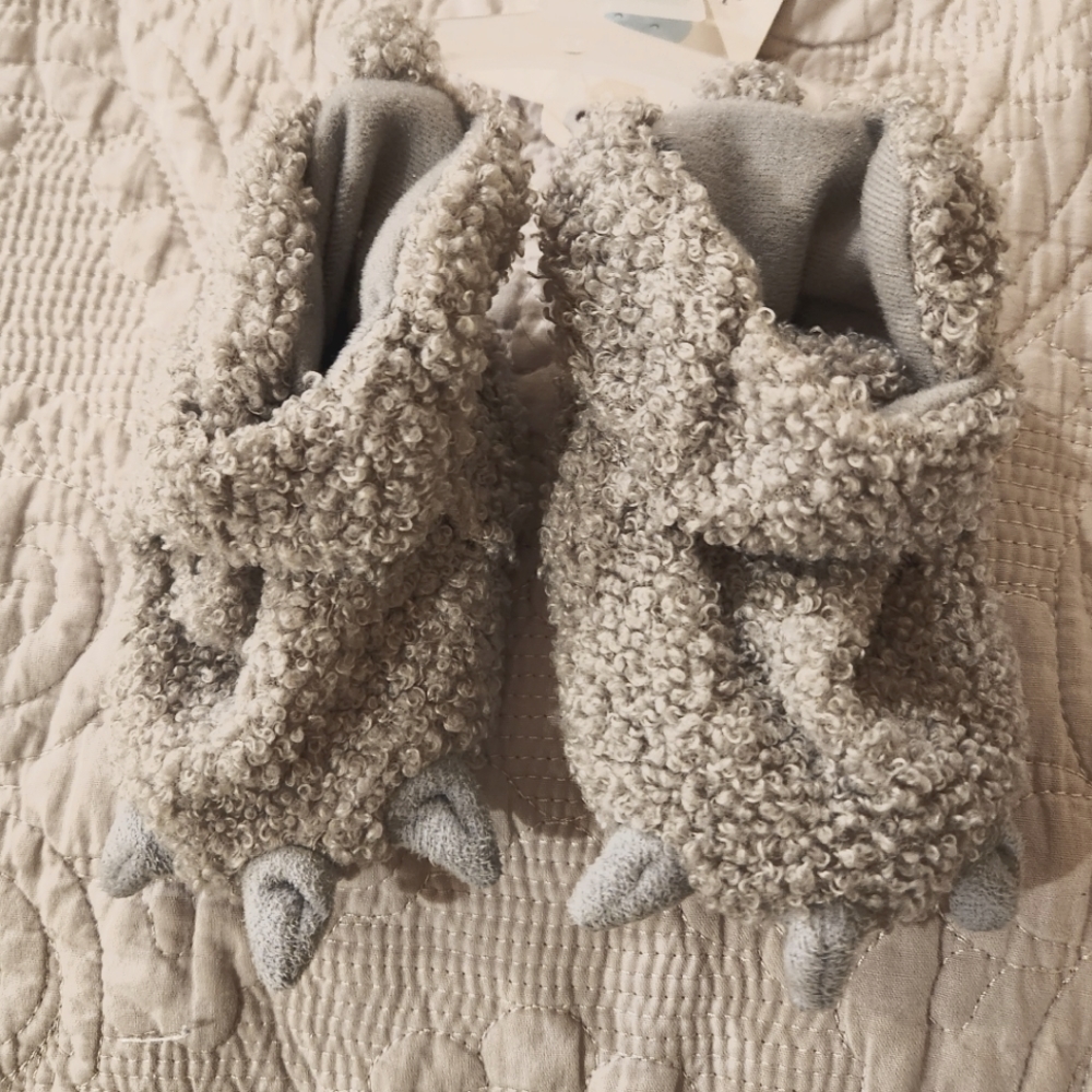 NWT Cloud Island monster slippers